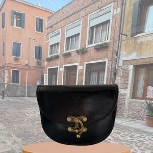 🆕🇮🇹Black Leather Crossbody Bag with Gold Clasp